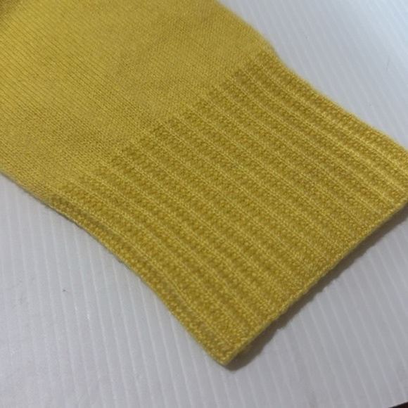 Theory 100% Cashmere Oversized Yellow Fine Knit long sleeve button down - Picture 2 of 8